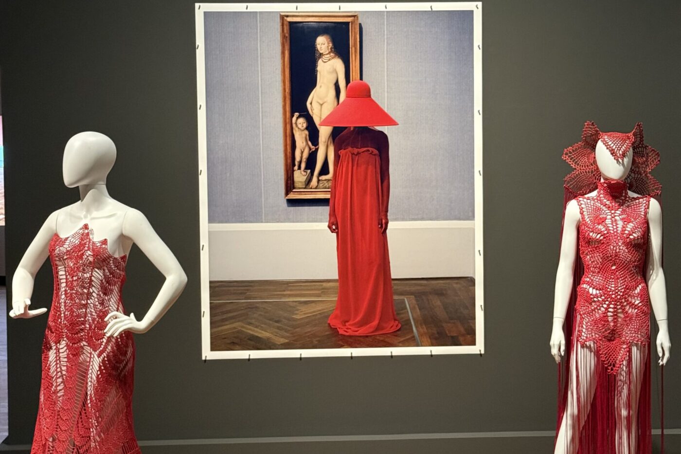 Gallery Looks – Modeinszenierungen in der Gemäldegalerie Berlin, Fine Art Prints von recom art care