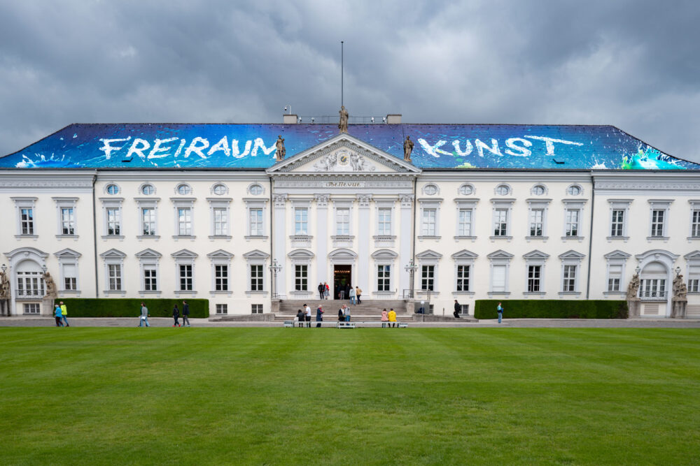 Dachinstallation Christian Awe, FREIRAUM KUNST, Schloss Bellevue Berlin, Juni 2026 — CRUSE-Scan von recom art care